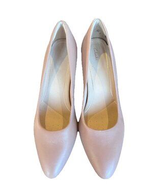 Clarks Womens Pumps Size 7.5 Nude Blush Leather Heel Dress Shoes Comfy